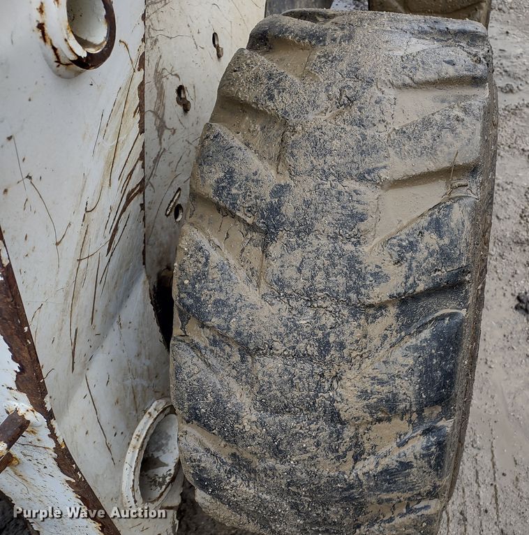 image for item DR8186 2007 Bobcat S300  skid steer loader