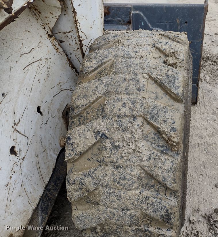 image for item DR8186 2007 Bobcat S300  skid steer loader