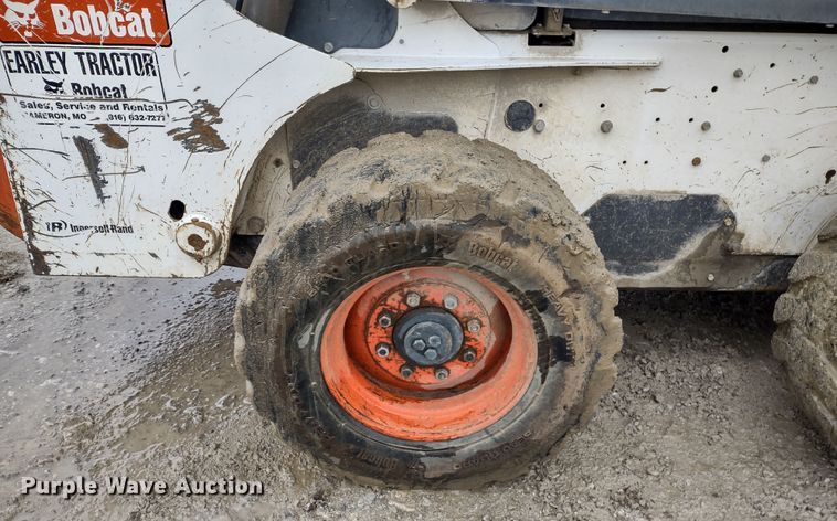 image for item DR8186 2007 Bobcat S300  skid steer loader