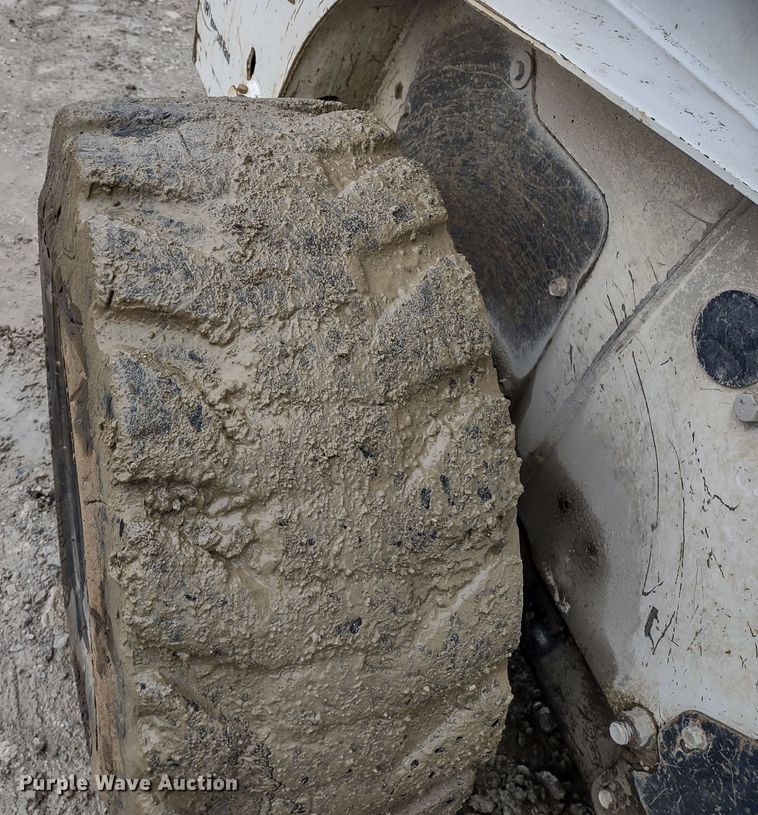 image for item DR8186 2007 Bobcat S300  skid steer loader