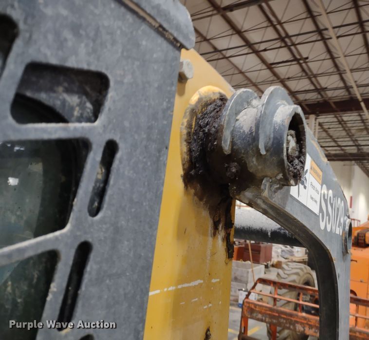 image for item DR8241 2011 John Deere 318D  skid steer loader