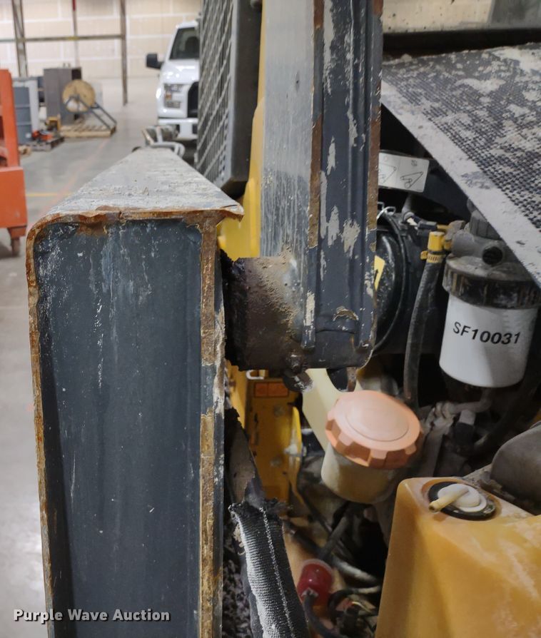 image for item DR8241 2011 John Deere 318D  skid steer loader