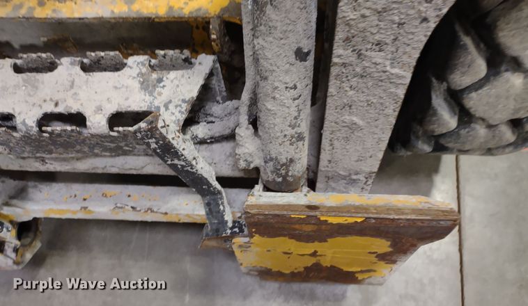 image for item DR8241 2011 John Deere 318D  skid steer loader