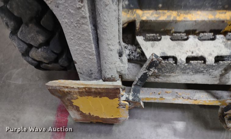 image for item DR8241 2011 John Deere 318D  skid steer loader