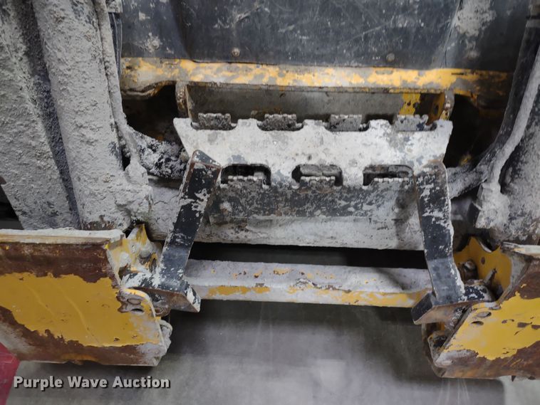 image for item DR8241 2011 John Deere 318D  skid steer loader