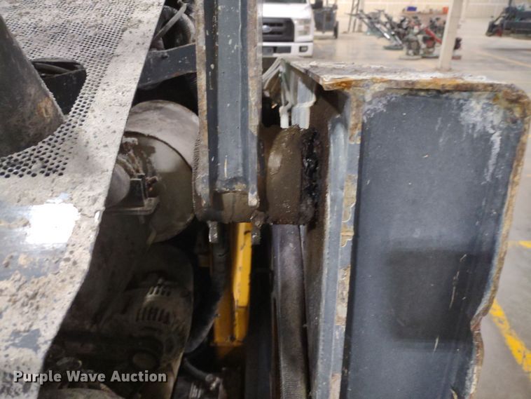 image for item DR8241 2011 John Deere 318D  skid steer loader