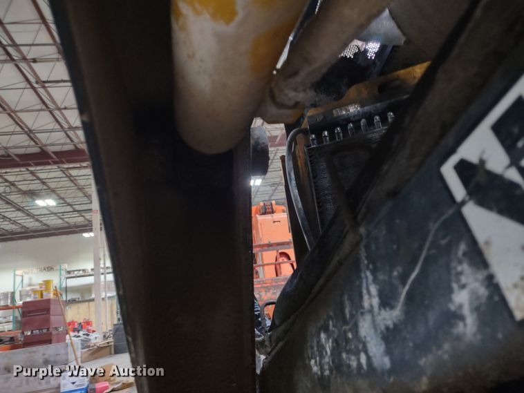 image for item DR8241 2011 John Deere 318D  skid steer loader