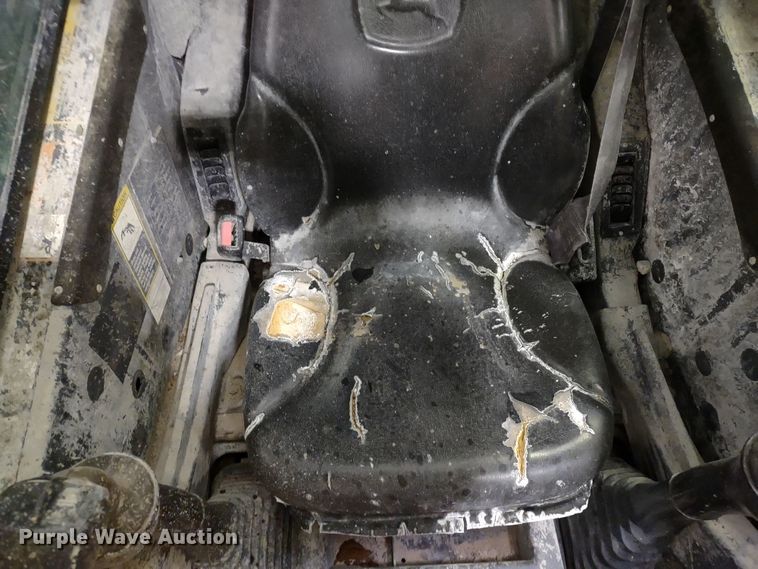 image for item DR8241 2011 John Deere 318D  skid steer loader