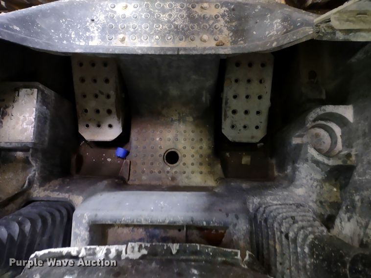 image for item DR8241 2011 John Deere 318D  skid steer loader