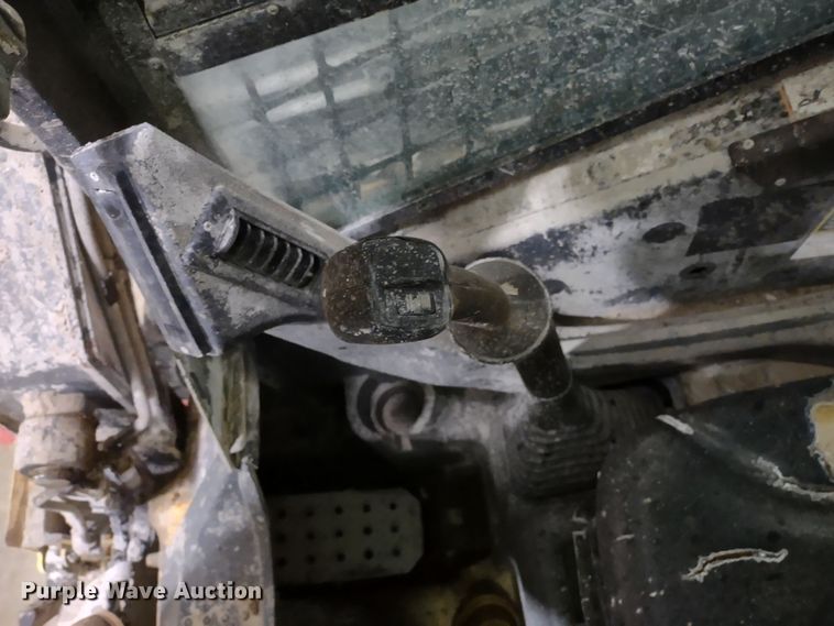 image for item DR8241 2011 John Deere 318D  skid steer loader