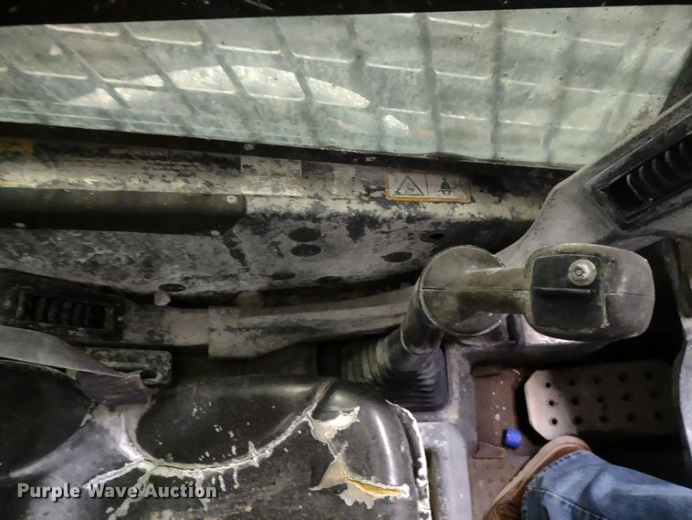 image for item DR8241 2011 John Deere 318D  skid steer loader