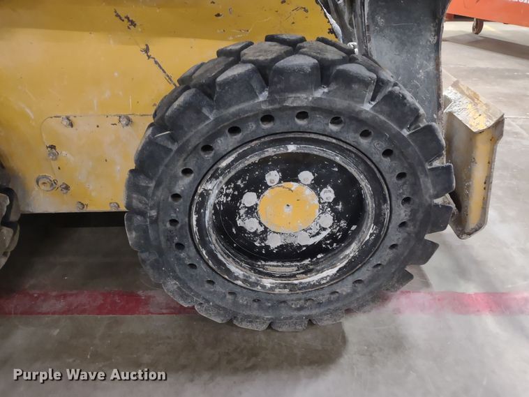 image for item DR8241 2011 John Deere 318D  skid steer loader