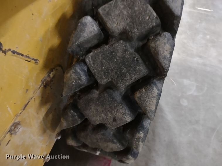 image for item DR8241 2011 John Deere 318D  skid steer loader