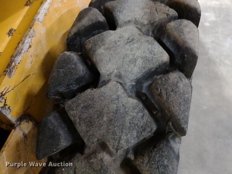 image for item DR8241 2011 John Deere 318D  skid steer loader