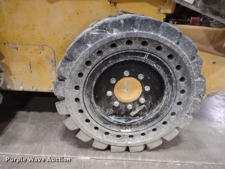 image for item DR8241 2011 John Deere 318D  skid steer loader