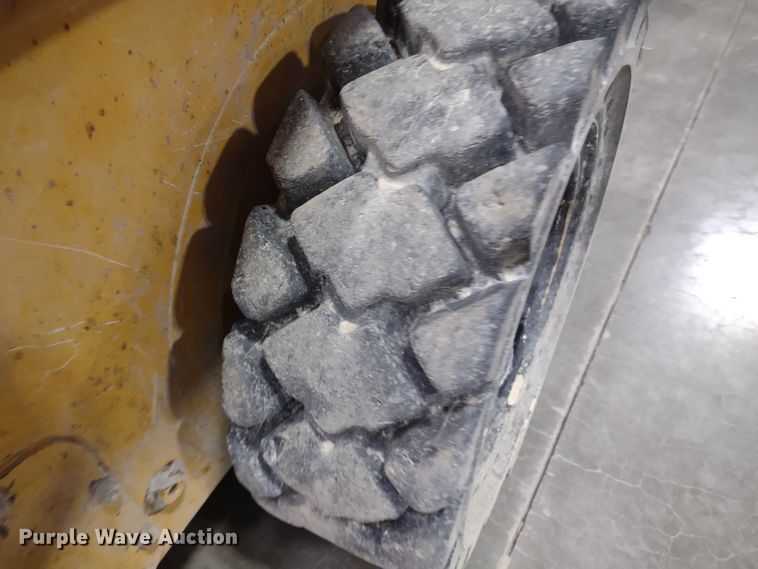 image for item DR8241 2011 John Deere 318D  skid steer loader