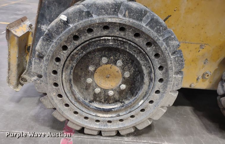 image for item DR8241 2011 John Deere 318D  skid steer loader