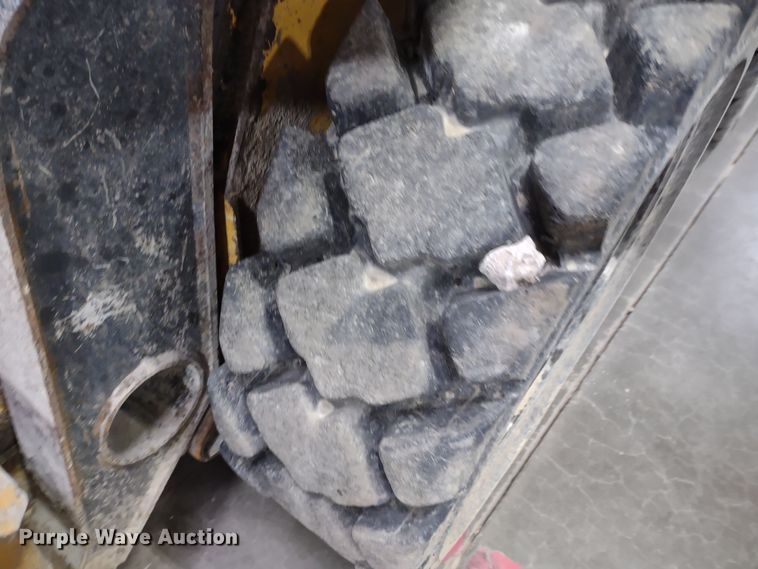 image for item DR8241 2011 John Deere 318D  skid steer loader