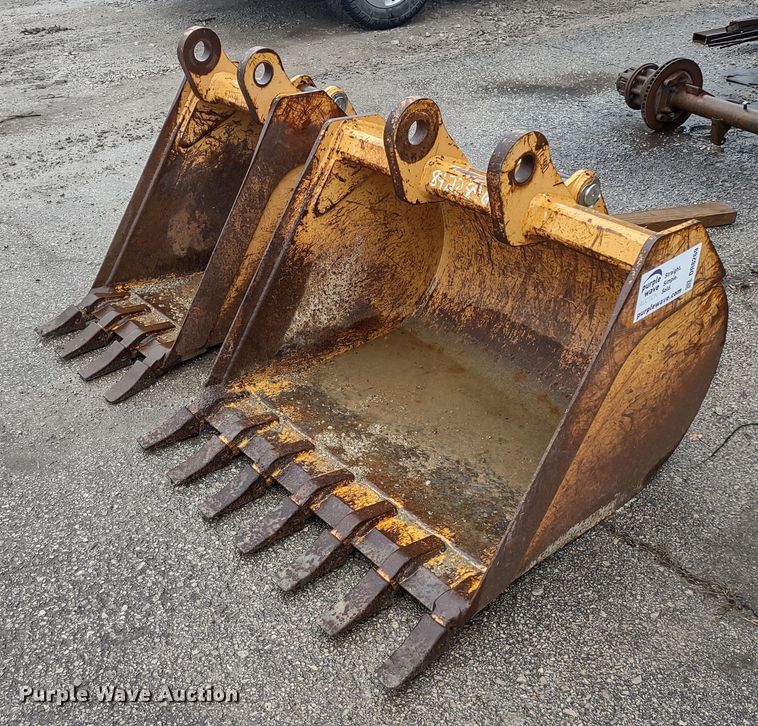 image for item DR8269 (2) Case backhoe buckets