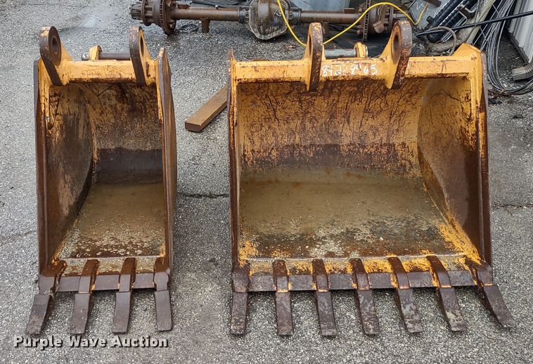 image for item DR8269 (2) Case backhoe buckets