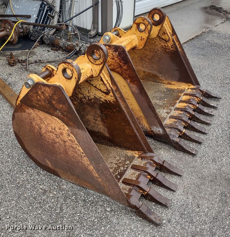 image for item DR8269 (2) Case backhoe buckets