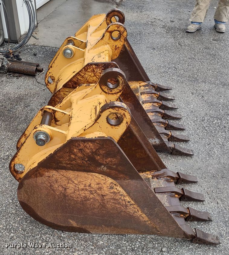 image for item DR8269 (2) Case backhoe buckets