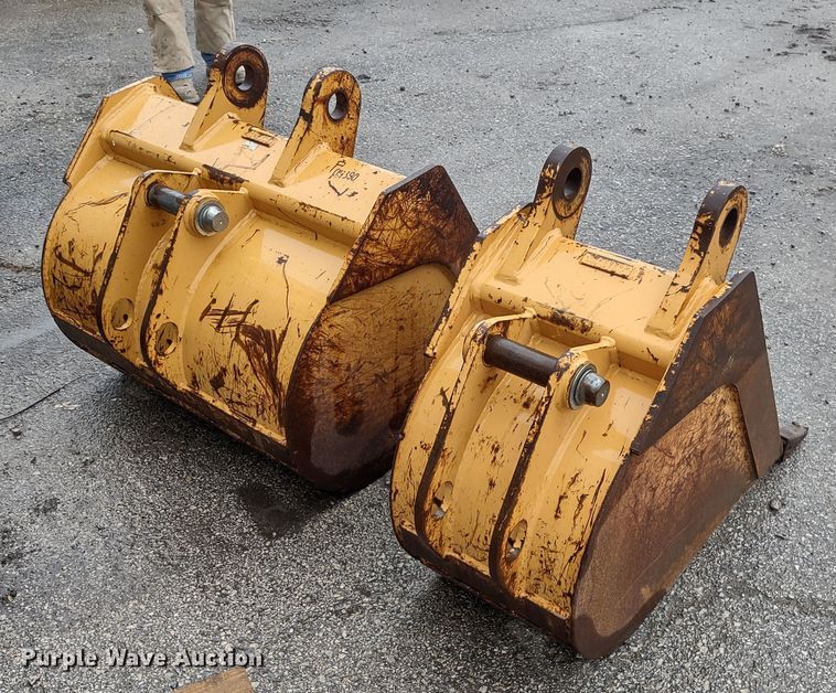 image for item DR8269 (2) Case backhoe buckets