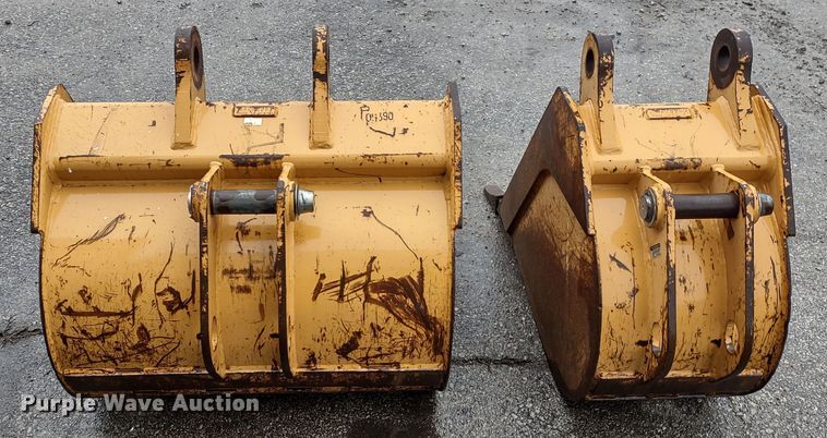 image for item DR8269 (2) Case backhoe buckets