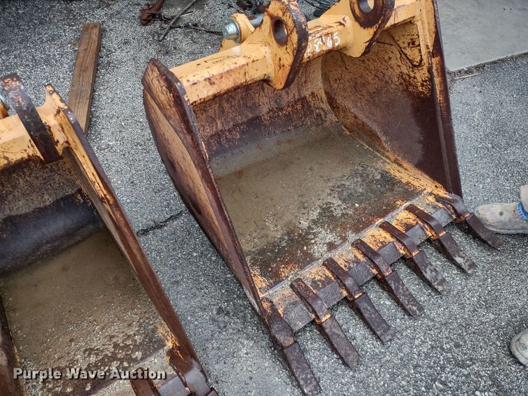 image for item DR8269 (2) Case backhoe buckets