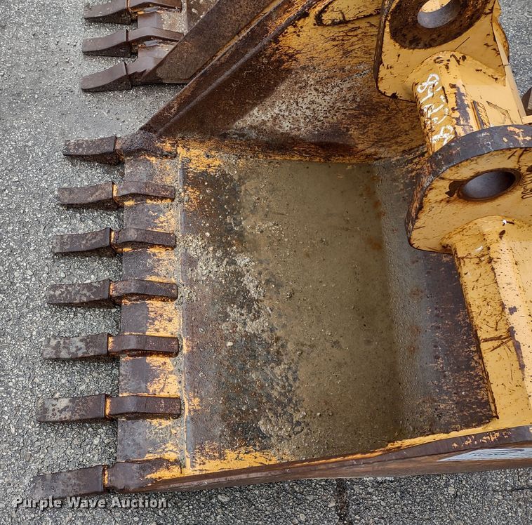 image for item DR8269 (2) Case backhoe buckets