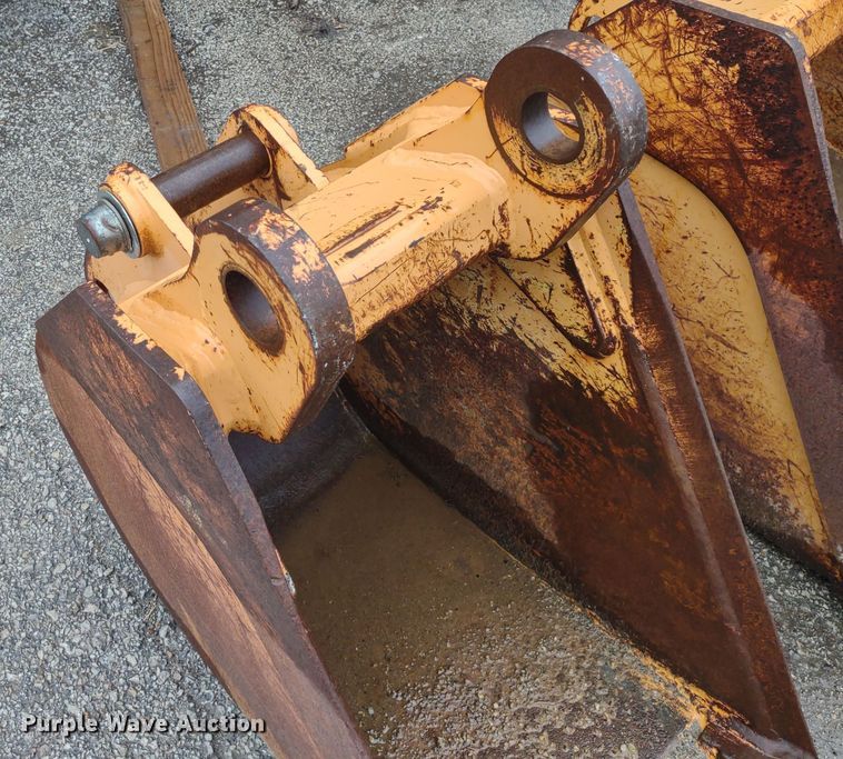 image for item DR8269 (2) Case backhoe buckets