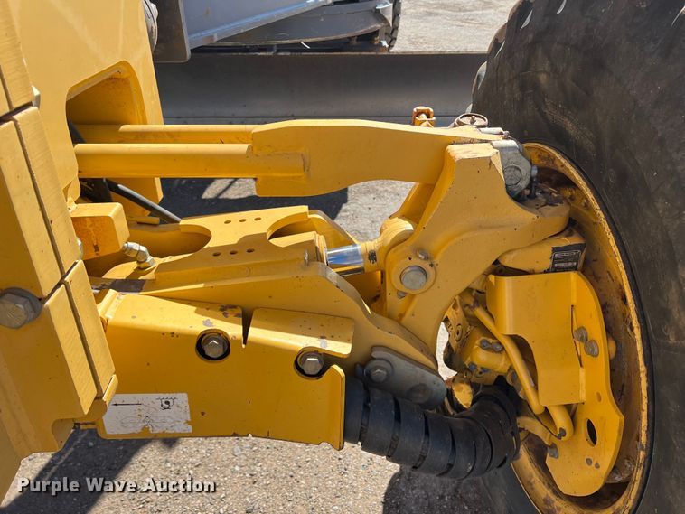 image for item DS2781 2011 John Deere 672G  motor grader