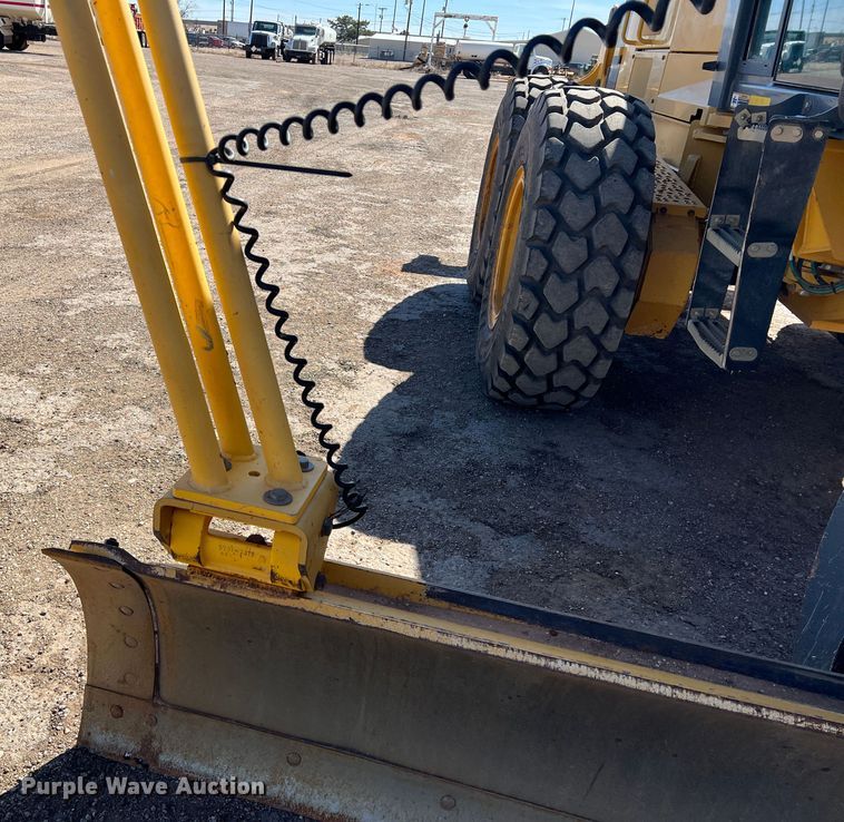 image for item DS2781 2011 John Deere 672G  motor grader