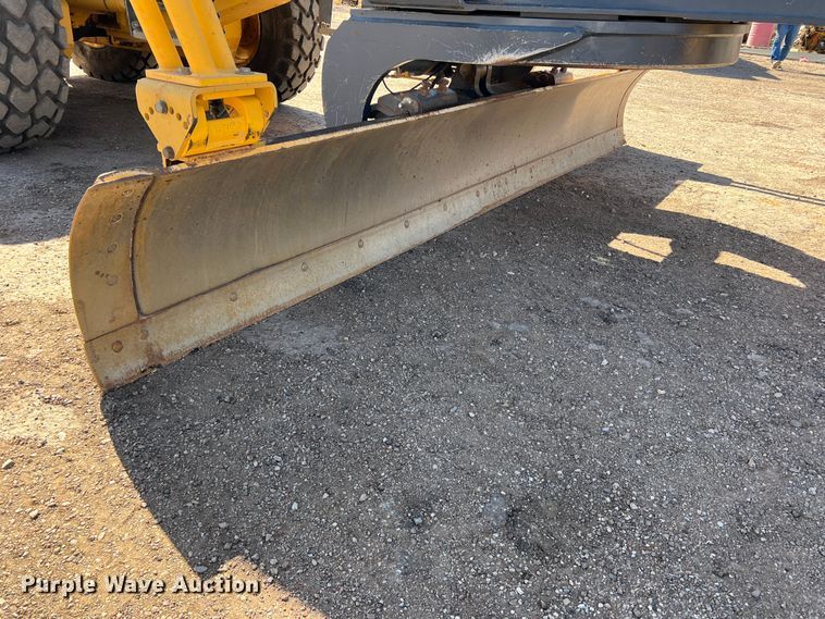 image for item DS2781 2011 John Deere 672G  motor grader