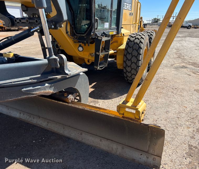 image for item DS2781 2011 John Deere 672G  motor grader