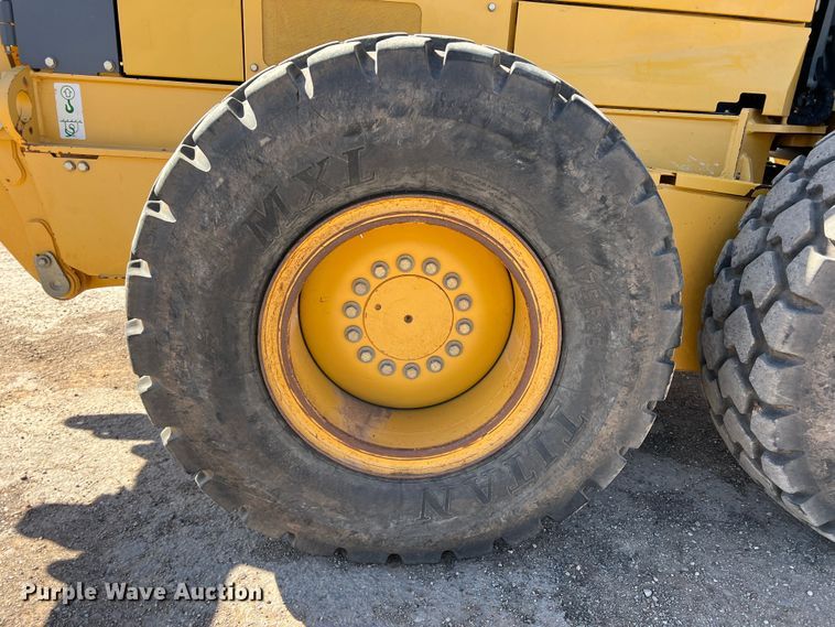 image for item DS2781 2011 John Deere 672G  motor grader