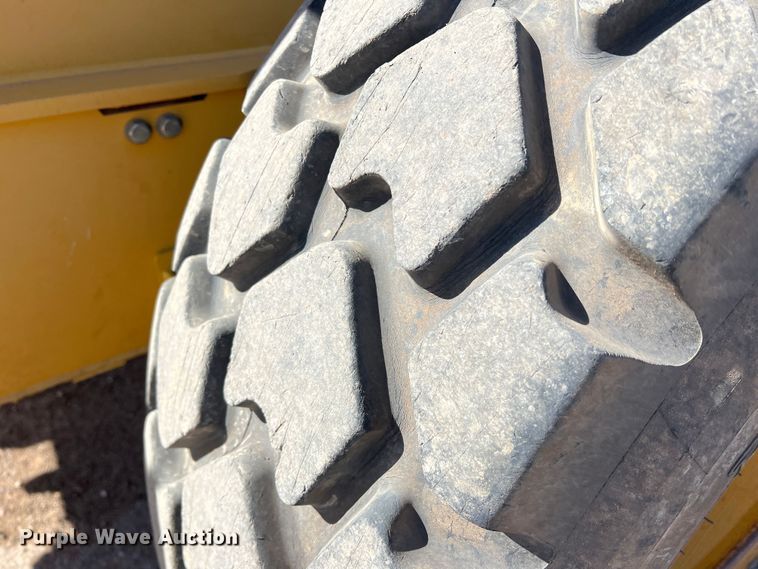 image for item DS2781 2011 John Deere 672G  motor grader