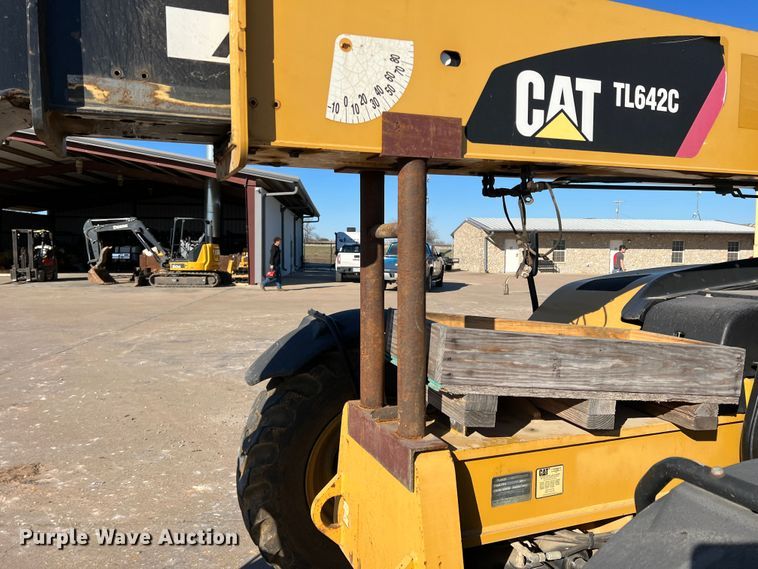 image for item DS2784 2014 Caterpillar TL642C  telehandler