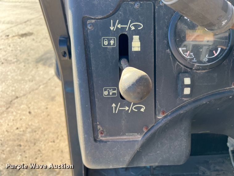 image for item DS2784 2014 Caterpillar TL642C  telehandler