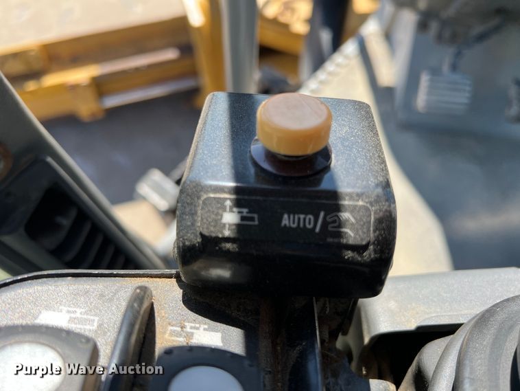 image for item DS2794 2011 Caterpillar 120M  motor grader