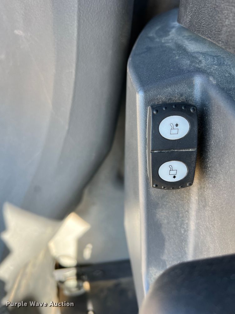 image for item DS2794 2011 Caterpillar 120M  motor grader