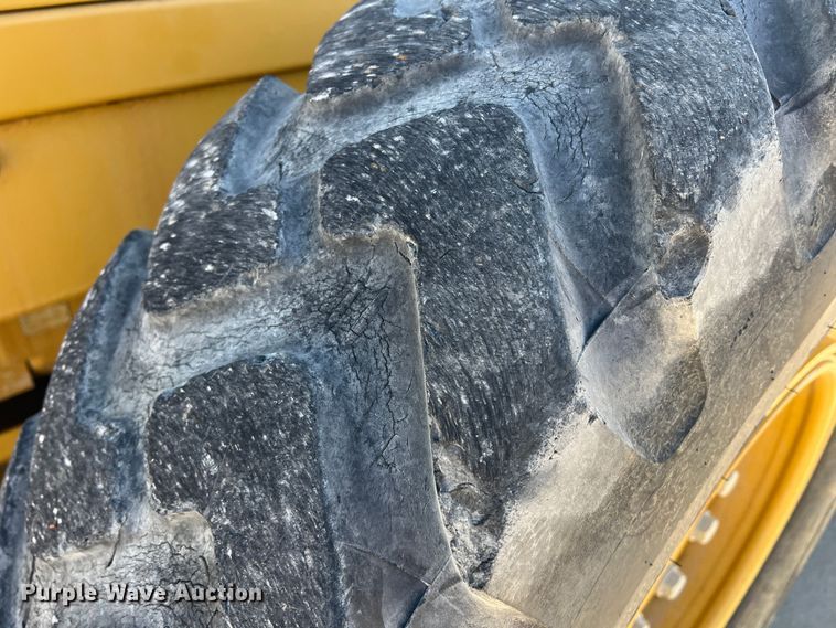 image for item DS2794 2011 Caterpillar 120M  motor grader