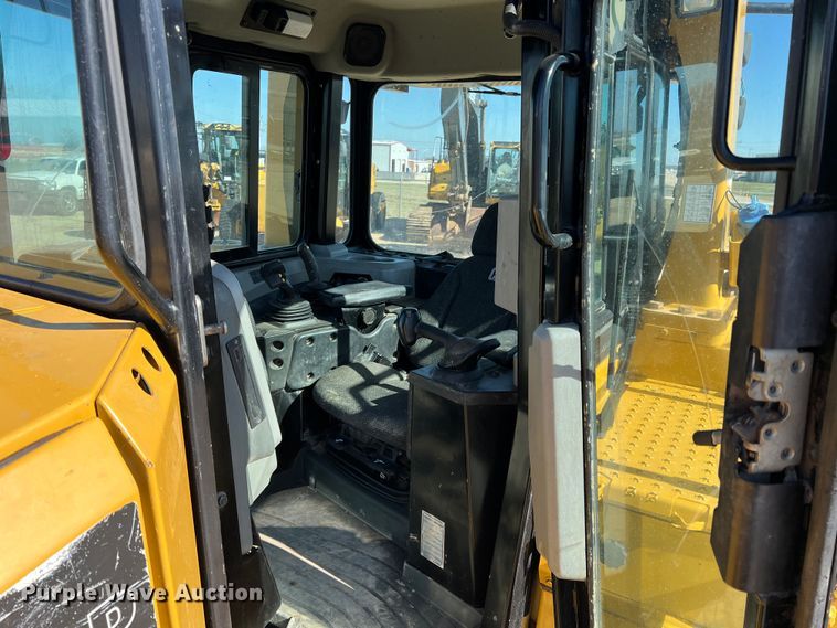 image for item DS2797 2016 Caterpillar D6T LGP  dozer