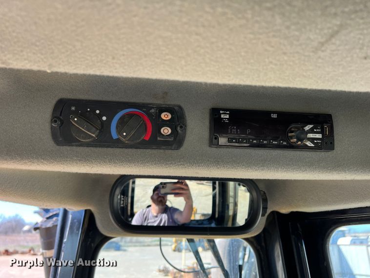 image for item DS2797 2016 Caterpillar D6T LGP  dozer