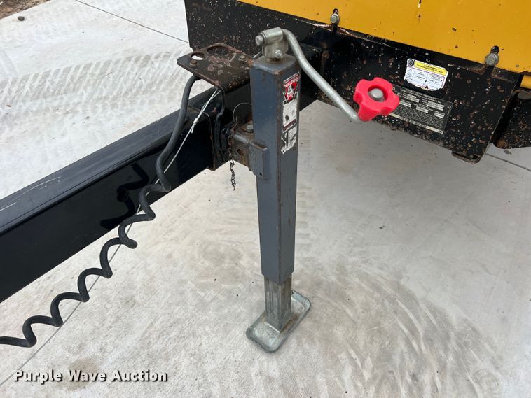 image for item DS2807 2013 Vermeer BC1000XL  wood chipper