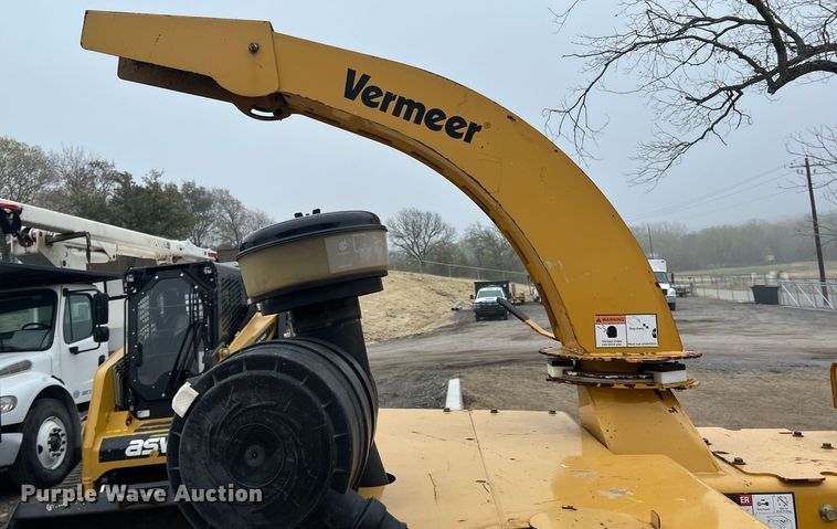 image for item DS2807 2013 Vermeer BC1000XL  wood chipper