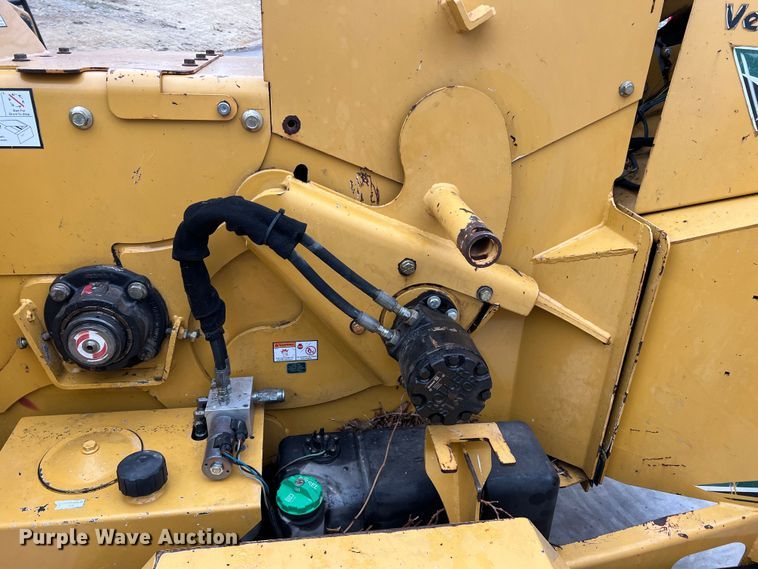 image for item DS2807 2013 Vermeer BC1000XL  wood chipper
