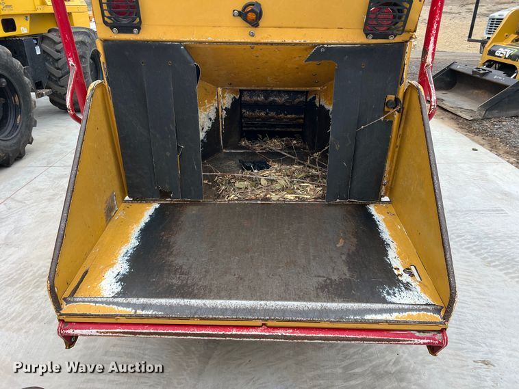 image for item DS2807 2013 Vermeer BC1000XL  wood chipper