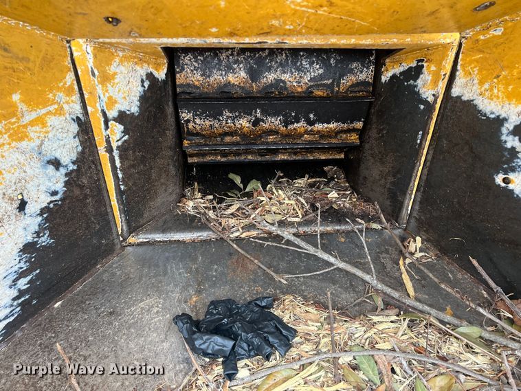 image for item DS2807 2013 Vermeer BC1000XL  wood chipper