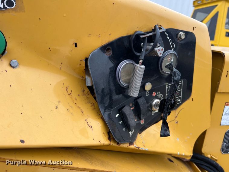 image for item DS2807 2013 Vermeer BC1000XL  wood chipper